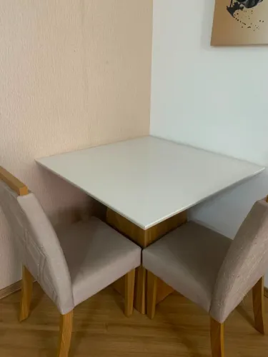 Cadeira Estofada Bege para Sala de Jantar | Encosto Alto