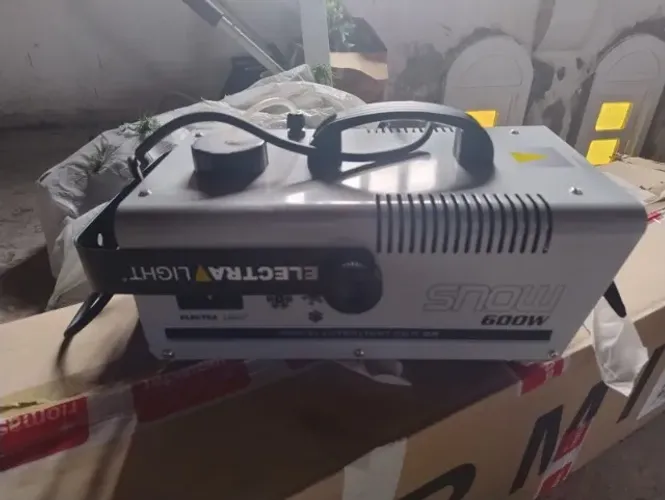Maquina De Neve 600w Snow Machine Cr S/fio Wireless+ Cr Cabo