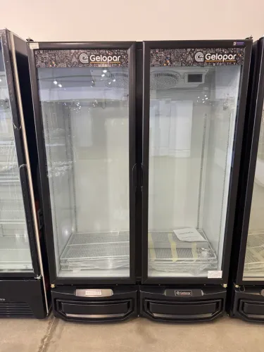 Cervejeira 2 portas 950 litros temperatura 6 negativos Gelopar 
