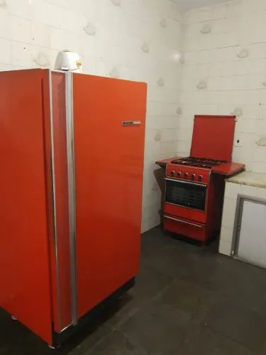 Vendo geladeira e fogão valor 950.00 tratar *