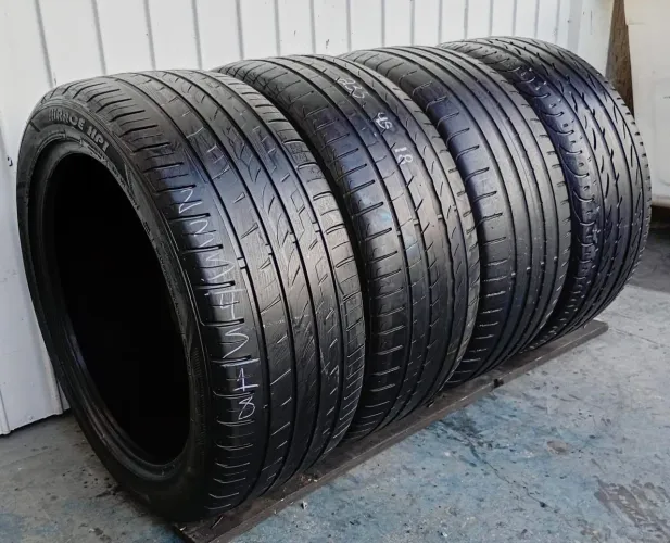 Pneus 235/45 aro 18 Semi-novos