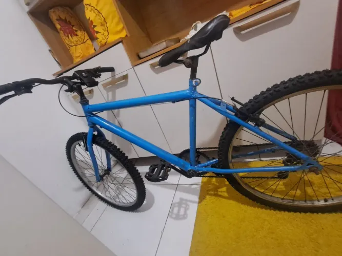 Bicicleta aro 25 penel e câmera novas nem fez um mês de uso ainda, faço troca em aro 29
