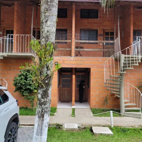 Sobrado em condomínio na Maranduba