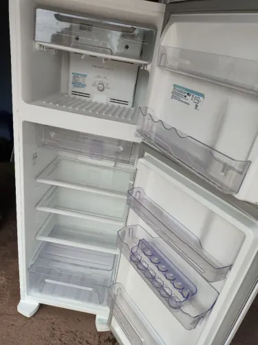 Geladeira Electrolux Frost Free com painel digital