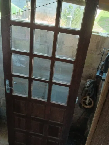 Vendo porta maciça