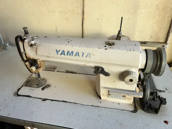 Máquina reta yamata