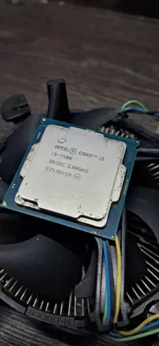 Processador INTEL I3 7100 3.9 ghz (Acompanha cooler box)