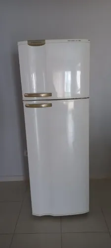 Vende uma geladeira