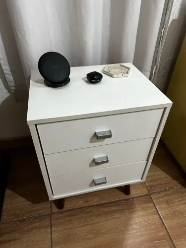 Mesa de Cabeceira Retrô Branca 3 Gavetas - Pés Palito (Excelente Estado)