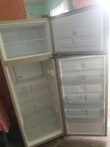 Vende-se geladeira