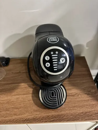 Cafeteira Nescafé Dolce Gusto Gênio S Preta