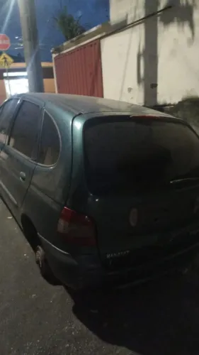Tampa traseira Megane ano 2000 com vidro em perfeito estado de conservacao