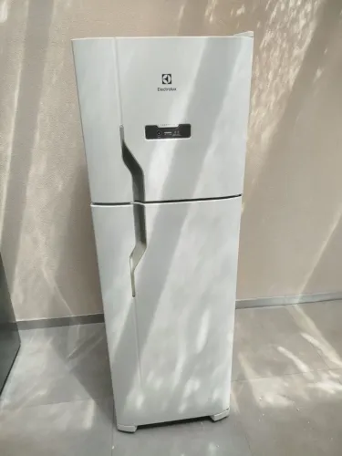 Vendo geladeira Electrolux duplex Frost Free em ótimo estado de uso 