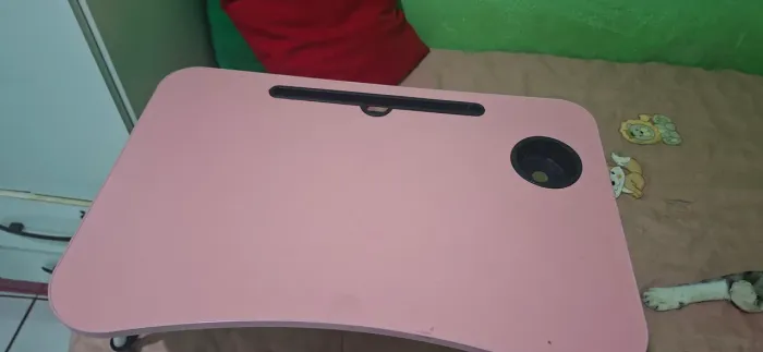 Mesa notebook rosa usado