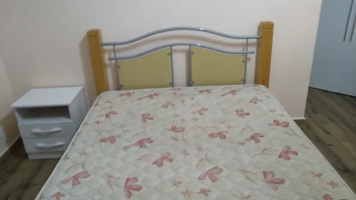 Cama de casal de madeira com colchão Americanflex D33