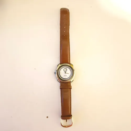 Relógio modelo vintage Benetton by Bulova