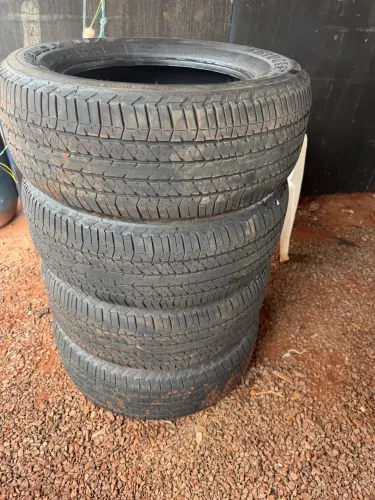 Vendo pneus originais da s10 2023 com 30.000km rodado a