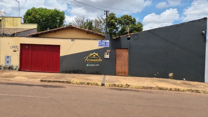 Duas casas em lote