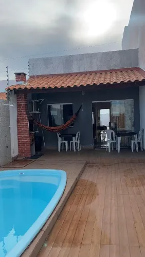 ALUGA-SE CASA NO EMISSÁRIO DE AREMBEPE