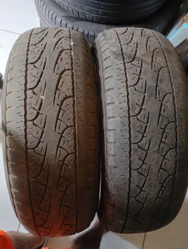 Par de pneus 225/65/17 Pirelli Scorpion.  Meia vida.