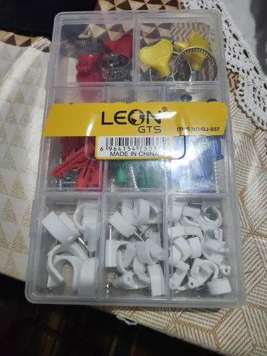 Kit com buchas e parafusos 