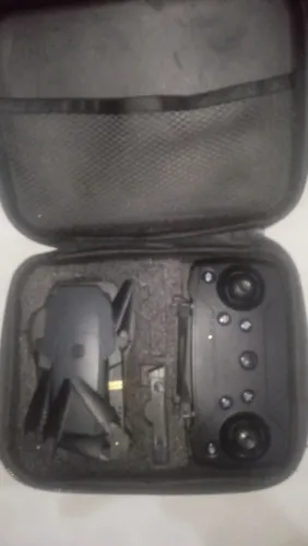Drone E88 com controle e na bateria