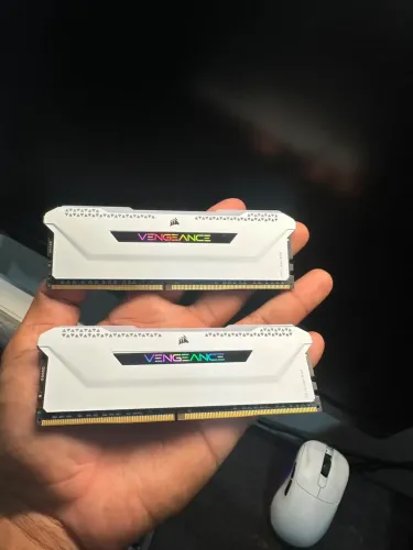 MEMÓRIA RAM CORSAIR 2x16GB 3200mhz BRANCA RGB