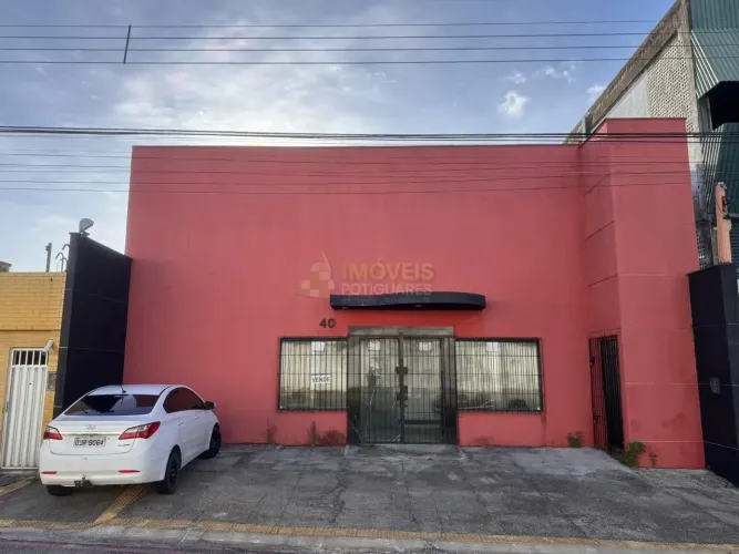 Prédio comercial com 9 salas em Lagoa Nova 440 m² de Área Útil