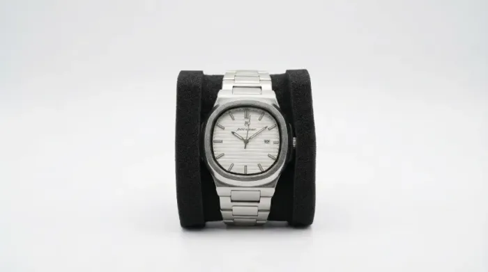 Relógio Clássico de Luxo