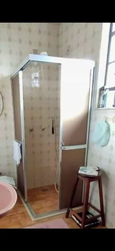 Vendo porta de box de alumínio. 