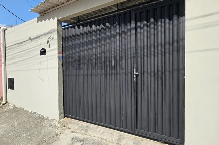 Casa em Vila Floriano: Aluguel