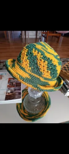 Chapéus lindo de crochê 