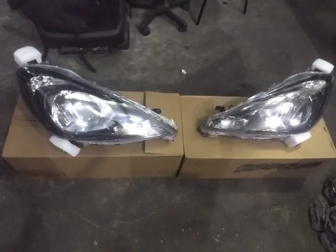 Farol máscara negra Honda new Fit 13/14 par novos 