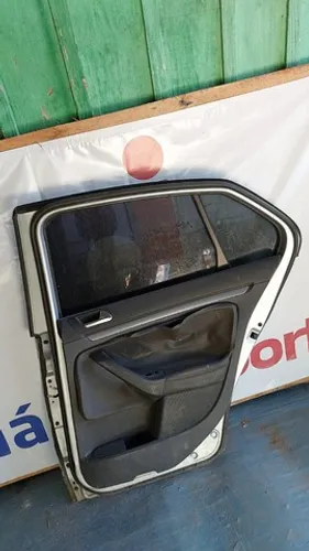 Porta Volkwagen Jetta traseira direita 2006\2011