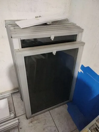 Janela de alumínio e vidro