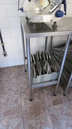Mesa auxiliar aço inox para cozinha industrial