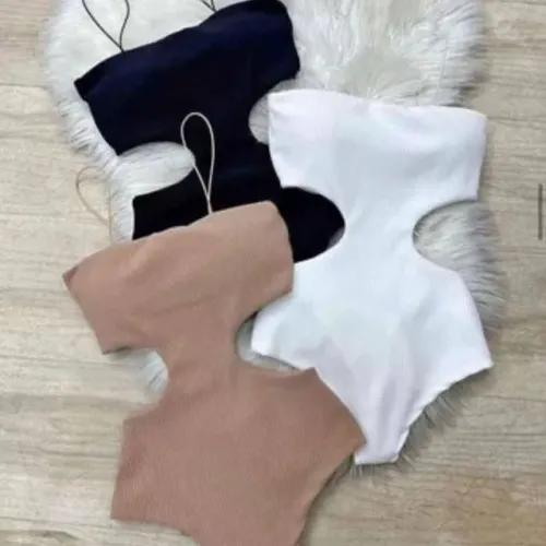 Body de alcinha com recortes preto, branco e bege .m