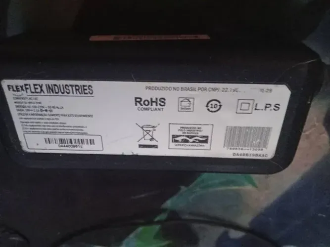 2 fontes de notebook com pinos e amperagens diferentes