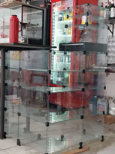 Móvel caixa e baleiro em vidro temperado 