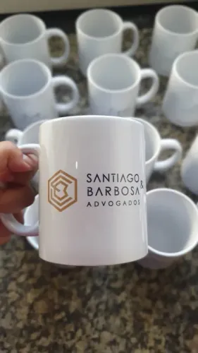 Caneca de porcelana personalizada com sua logomarca