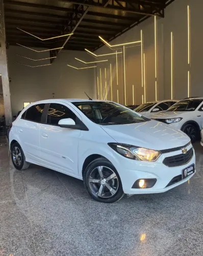 Chevrolet Onix LTZ 1.4 Manual Flex  2017/2018. Apenas 81 mil km rodados.