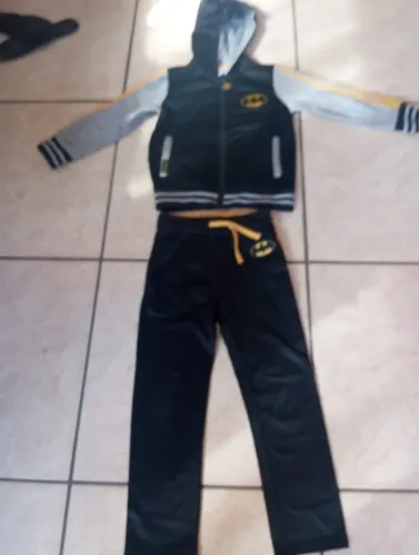 Conjunto do Batman calça e casaco com capuz tamanho 4 