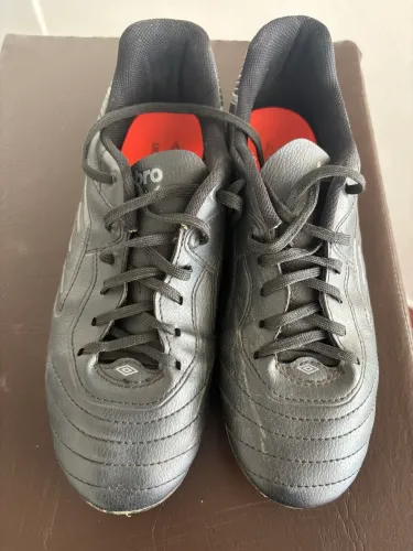 Chuteira umbro