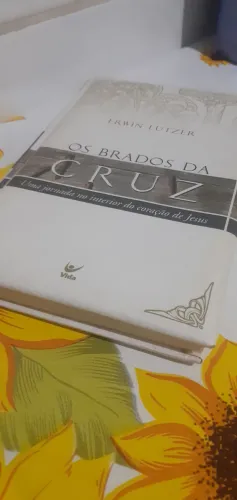 Os Brados da Cruz - Uma jornada no interior do coração de Jesus CAPA-DURA CARTONADA