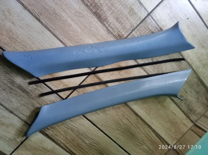 Moldura Lateral Parabrisa VW Gol/Parati/SaveiroG2 Bola