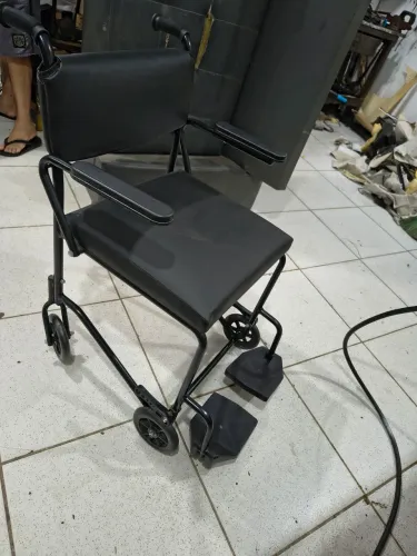 Cadeira de rodas para banho