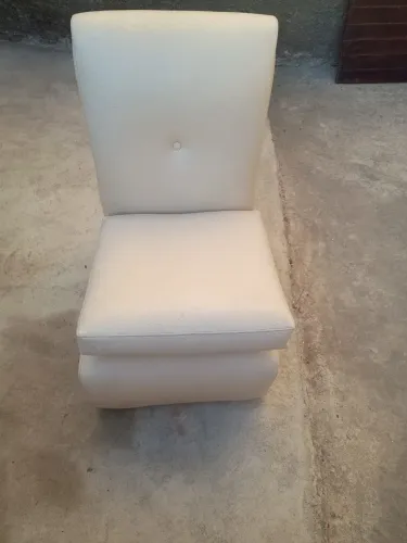 Poltrona Antiga Estilo Francês em Couro Sintético