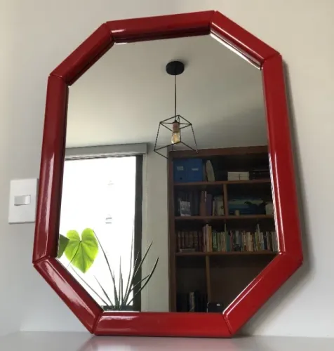 Lindo Espelho Octogonal Laqueado Vermelho (81 x 61) cm