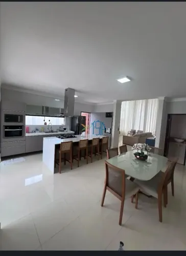 Casa em Condomínio/Casa com 3 Quartos (1 suíte master e 2 suítes) no Condomínio Green Club