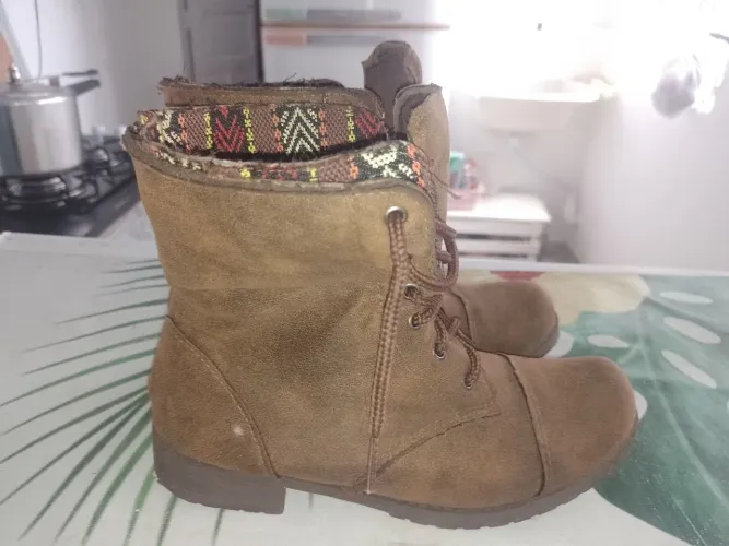 BOTA FEMININA ORIGINAL COURO LEGÍTIMO CAMUCI N°35